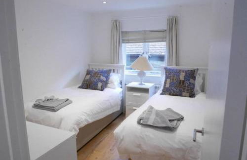 Apartment with Roof Terrace - Centre of Yarmouth - Photo 5