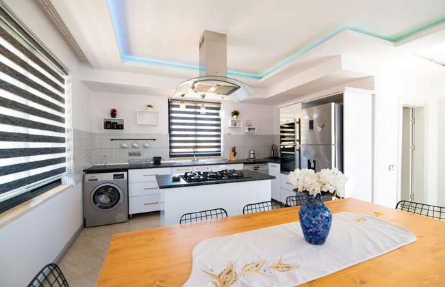 Dreamy Villa With Private Pool and Jacuzzi in Kas - Foto 11