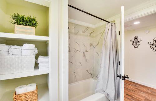 Cozy Fair Play Home with Deck 4 Mi to Lake Hartwell! - Foto 16