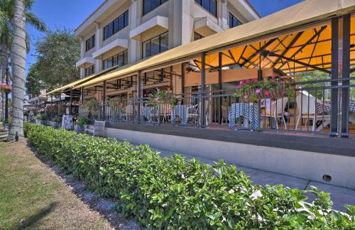 Naples Condo with Pool - Walk to Dining and Beach - Foto 24