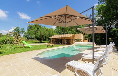 Spacious farmhouse with private heated pool in a rustic garden - Foto 51