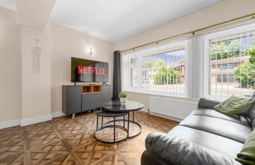 Lovely Greater MCR Family Home by City SuperHost - Photo 12