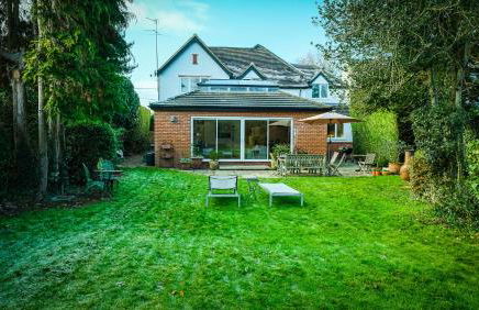 Large open plan villa with garden near the Thames - Photo 28