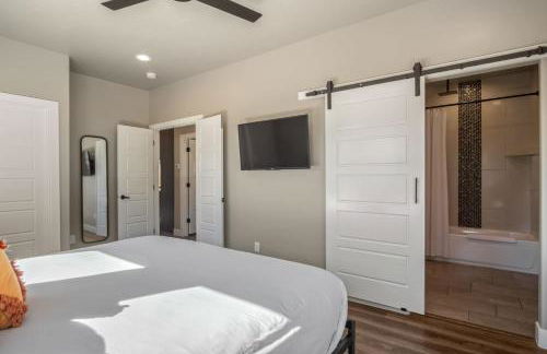 Timber & Tin G 2Bed 2Bath w Pool & Rooftop Deck - Foto 33