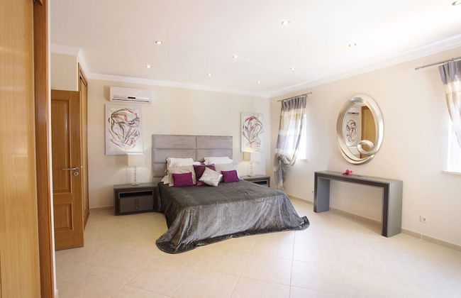 Outstanding Villa Very Well Located Near The Beach - Photo 1