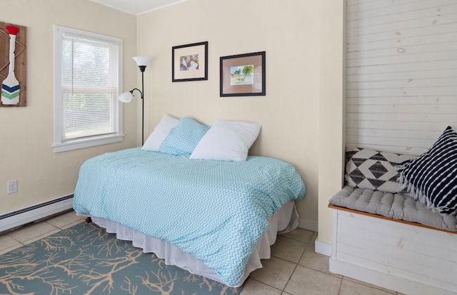 Cozy Colchester Cabin near Lake by RedAwning - Foto 9