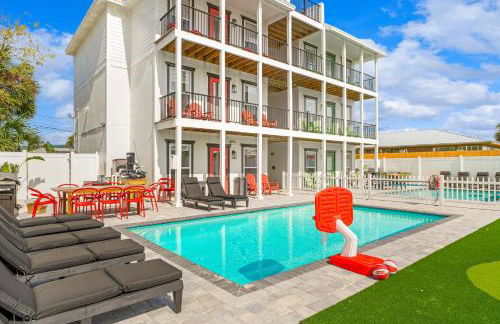 PCB Sleeps 22! 2 Homes, 2 Pools, 2 Mini Golf - Foto 11