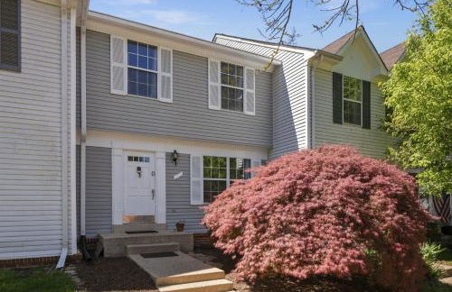 Cozy 4BR Townhome, Family Community, 40 Mins to DC - Foto 32