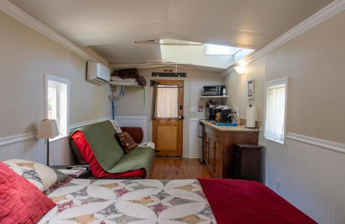 Little Red Caboose - Foto 29