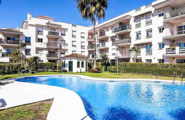 2 bedroom Apartment in Marbella with swimming pool and garden - Photo 1