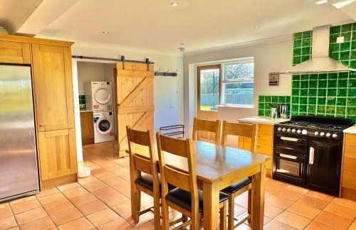 Stunning 7 Bedroom Escape Near New Forest and Beach - Large Garden - Serene Setting - Sleeps 14 - Foto 62