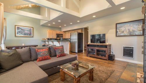 Mammoth Basecamp Condo with Views near Village with AC and Fireplace - Foto 4