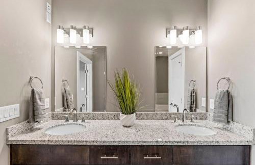 Gorgeous Property Near Convention Center - Foto 9