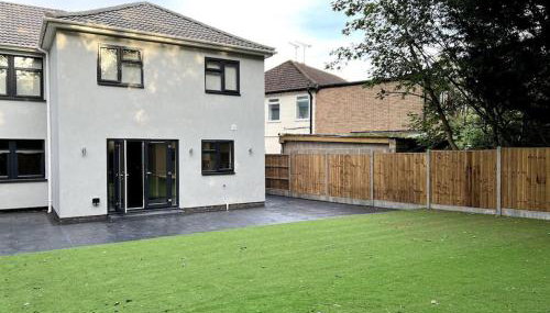 4 Bedroom House Coventry Sleep 7 with 3 Parking Spaces - Foto 1, Garden, Garden view