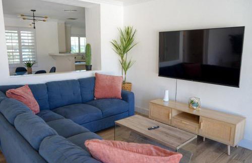 The Pink Cactus - Desert Retreat - Luxe Pool, Golf & Game Room - Foto 12