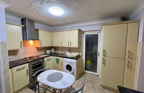 Semi Detached House in Aldershot - Foto 36