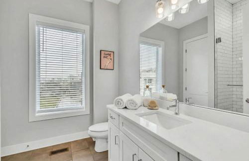 NEW Luxe 4BR 12 Beds - RoofDeck Views - Chefs Kitchen - Foto 31