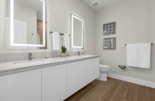 Upstay - Modern Family Townhome with Pool - Foto 14