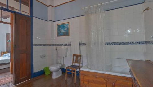 Large, converted farmhouse with pool - Photo 2