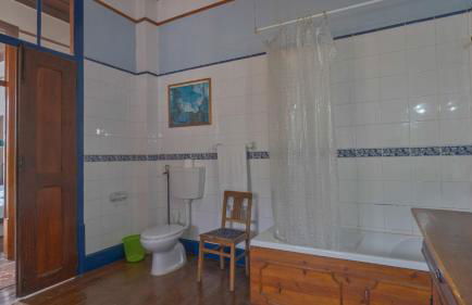 Large, converted farmhouse with pool - Foto 2