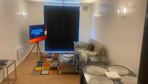 Cozy Entire Apartment with Free onsite Parking, 2-Min Walk to Barking Station - Foto 5