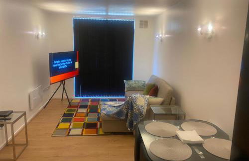 Cozy Entire Apartment with Free onsite Parking, 2-Min Walk to Barking Station - Foto 5