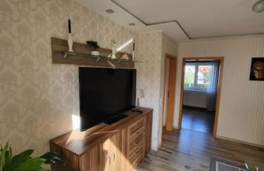 Schöne Wohnung mit eigenem Eingang und Parkplatz - Photo 2