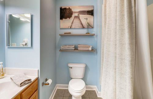 Smith Mountain Lake Retreat with Resort Amenities! - Foto 10