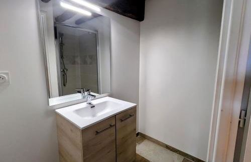 Maison familiale rénovée dans village médiéval - FR-1-591-712 - Foto 23