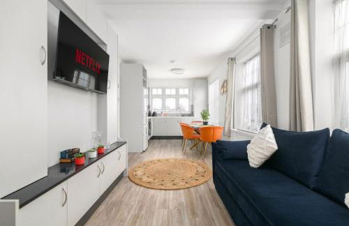 Modern Flat with Parking, 5 Mins to Tube - Photo 23