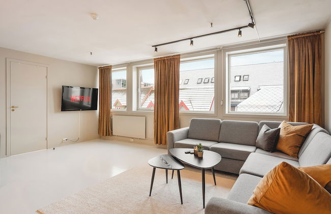 Arctic Homes - Downtown Penthouse - Photo 9