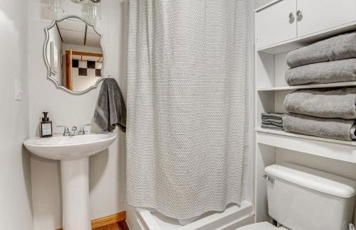 Shady Point Retreat with Hot Tub and Pickleball! - Foto 23