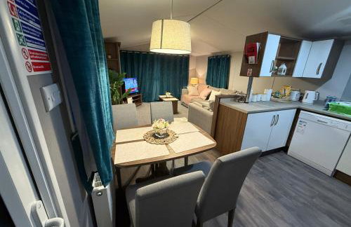 LuxeHaven at Tattershall Lakes Park with Hot Tub - Foto 34