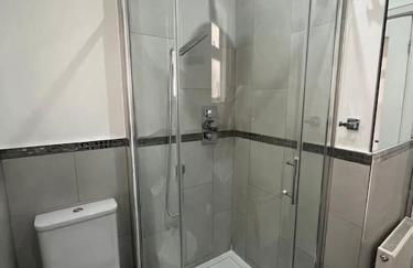 Beautiful 2 Bed Centrally Located Flat Close to 3 Stations - Foto 2