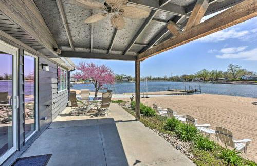Lakefront Bellevue Home Private Beach and Fire Pit! - Foto 24