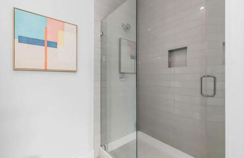 Home with Rooftop Deck & Garage, 2 miles to Downtown Broadway - Foto 24