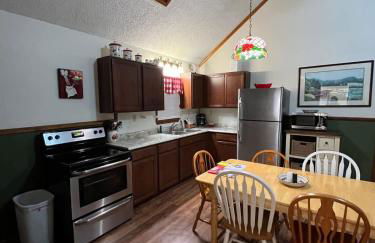 Deluxe Cabin #11 with Hot Tub on Patoka Lake in Southern Indiana - Foto 10