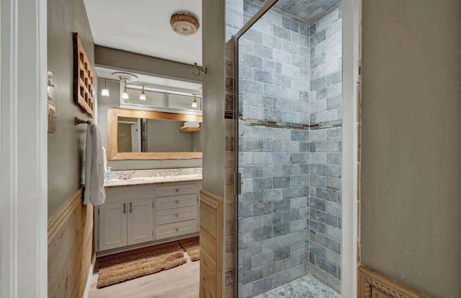 Gettin' Guada Loopy With Hot Tub & Riverfront - Foto 23