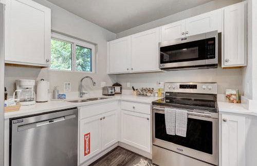 Newly Built 3BD Retreat w Mtn Views & Game Room - Foto 15