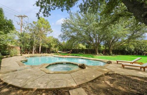 Tropical Pool Oasis - 5 BR Foosbal Cinema - Photo 35