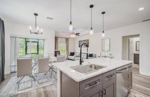 SW Florida Luxury Modern Retreat, King Bed Suite , Close to Beaches / Golfing / Fishing / Air Ports , 2023 Built - Foto 8