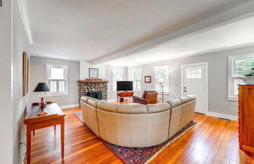 2 Mi to Dtwn 2-Acre Retreat with Large Yard! - Foto 3