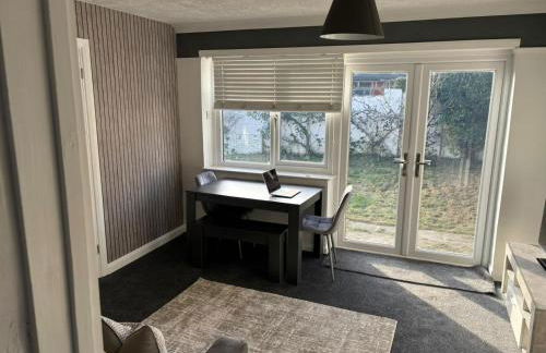 Brighton Bungalow Spacious 3BR, contractor friendly, close to University & near AMEX Stadium, parking,free WIFI,Garden & BBQ, Mobility challenged friendly - Foto 16