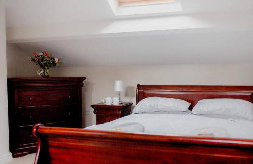 Sleeps 5 - 3 Bedrooms - walk to the square hosted Happy Valley cast - Foto 43