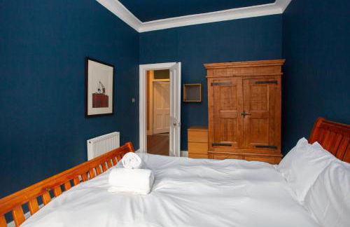 Modern, Light-filled and Sleek West End Apartment - Foto 9