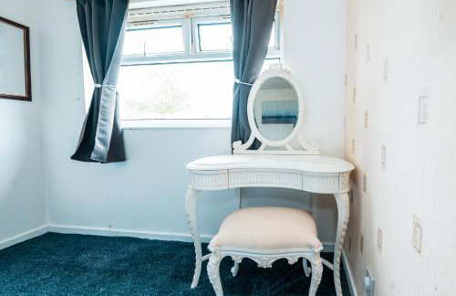 Family & Group Stay in Manchester - Free Parking - Foto 59