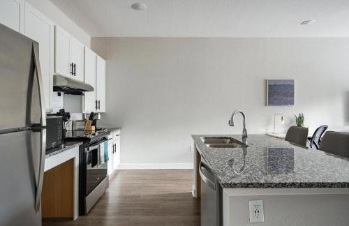 Landing Incredible 2BD Gym Pool - Photo 39