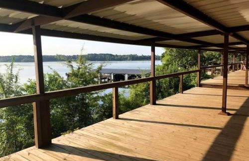 Spacious Vacation Rental with Stunning Lake Views from the Incredible Deck for an Amazing Getaway in Sabine National Forest in Hemphill, Texas - Foto 31