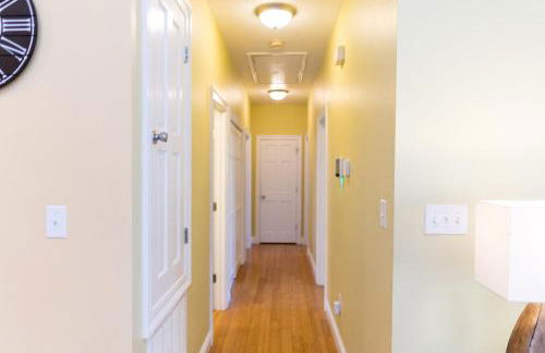 Stunning 3BR Apt, Parking, Full Kitchen, WiFi -H- - Foto 32