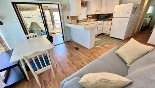 Aquahouse is an Adorable 1 Bed 1 Bath Beach Bungalow just steps from the ocean! - Foto 2